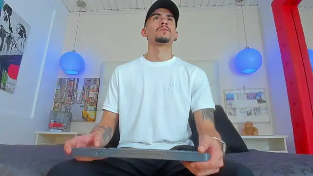 SharonTygaX online show from 04.12.26