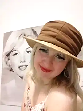 Snapshot of -Nefertiti- chatting on 05.02.26 -Nefertiti- online show from 05.02.26