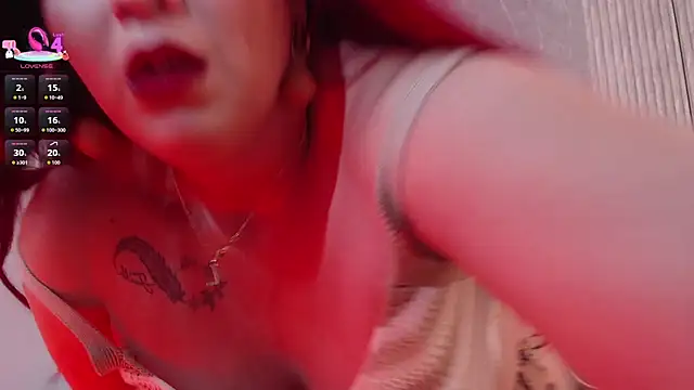 Snapshot of Eva_milfxxx chatting on 02.25.26 Eva milfxxx online show from 02.25.26