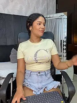 Miaafoxx   online show from 03.08.26