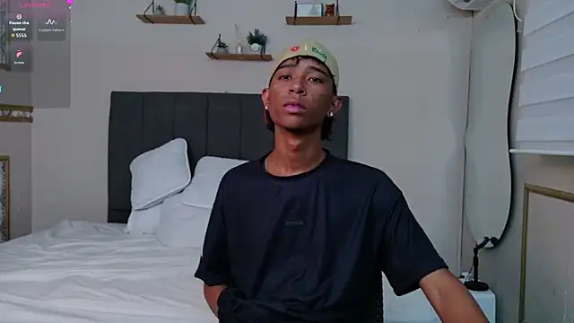 Snapshot of Little_Twink19x chatting on 02.27.26 Little Twink19x online show from 02.27.26