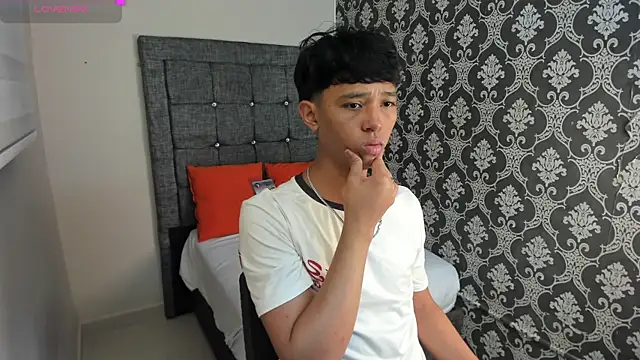 Snapshot of Little_Twink19x chatting on 07.10.26 Little Twink19x online show from 07.10.26