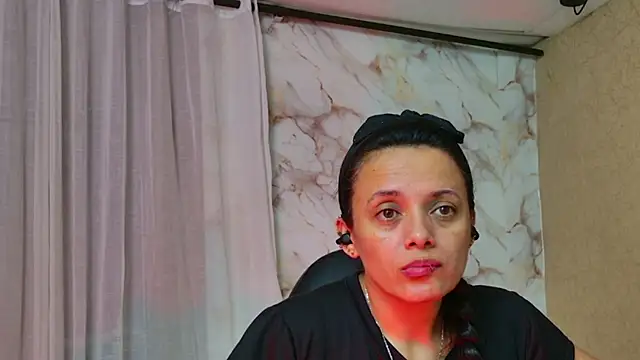 QueenSallyDesire online show from 04.10.26