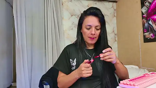 QueenSallyDesire online show from 04.11.26