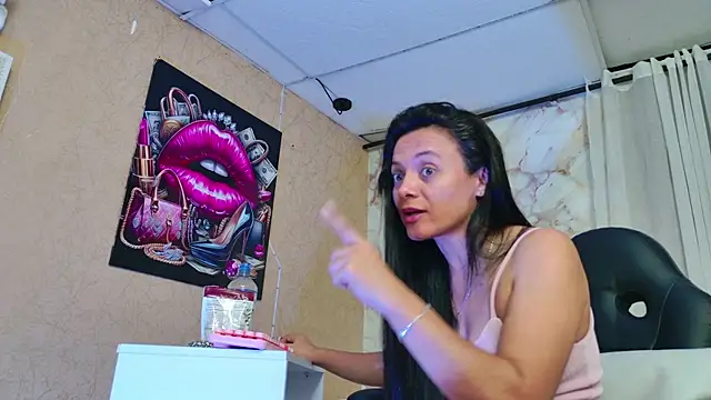 QueenSallyDesire online show from 04.14.26