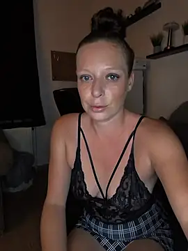 Snapshot of ZaramourXMrX chatting on 05.26.26 ZaramourXMrX online show from 05.26.26