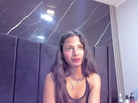 Juna Hyl online show from 02.27.26