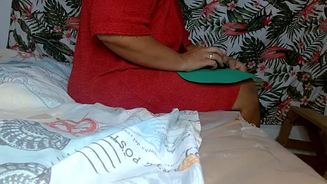 Snapshot of smallvioleta69 chatting on 03.02.26 smallvioleta69 online show from 03.02.26