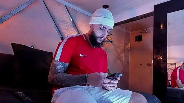 Snapshot of SantiagoHincapiie chatting on 02.27.26 SantiagoHincapiie online show from 02.27.26