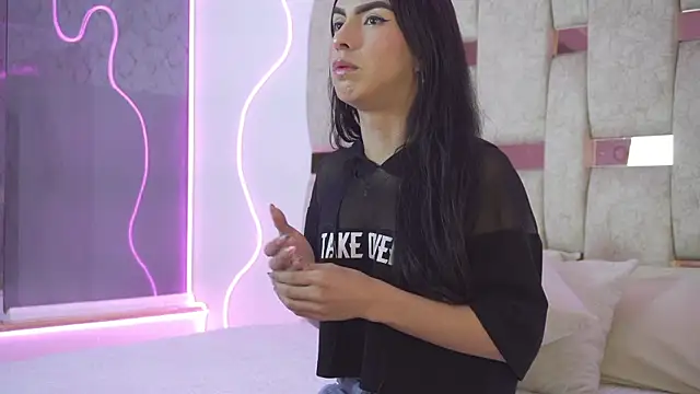 Fernanda thail  online show from 04.06.26