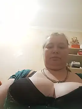 Snapshot of KiraStanton chatting on 06.17.26 KiraStanton online show from 06.17.26
