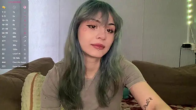 Snapshot of Emmibrilson chatting on 04.23.26 Emmibrilson online show from 04.23.26