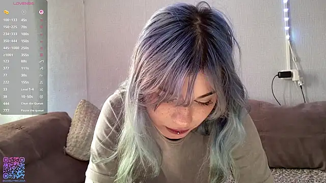 Snapshot of Emmibrilson chatting on 05.05.26 Emmibrilson online show from 05.05.26