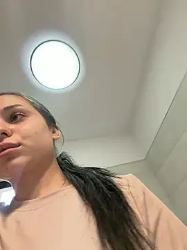 Snapshot of Olivia_Noor chatting on 06.12.26 Olivia Noor online show from 06.12.26