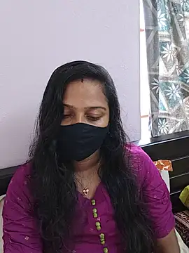 Snapshot of Shaliniqueen chatting on 06.11.26 Shaliniqueen online show from 06.11.26