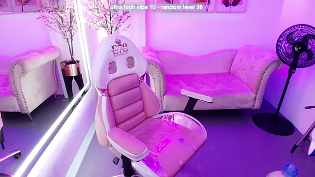 Snapshot of Chloe_meoww chatting on 05.15.26 Chloe meoww online show from 05.15.26