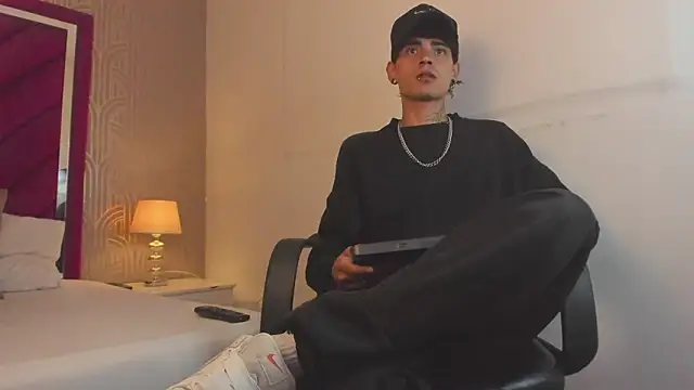 Snapshot of Dominic_Foxx chatting on 02.24.26 Dominic Foxx online show from 02.24.26