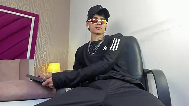 Snapshot of Dominic_Foxx chatting on 02.28.26 Dominic Foxx online show from 02.28.26