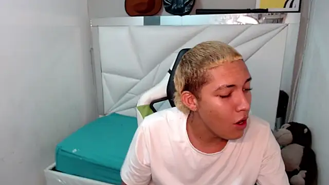 Snapshot of Street_poemm_ chatting on 02.26.26 Street poemm online show from 02.26.26