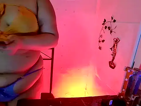 Snapshot of MistressMileenaMiami chatting on 02.25.26 MistressMileenaMiami online show from 02.25.26