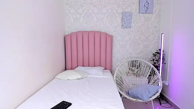 Mara Galle online show from 04.18.26