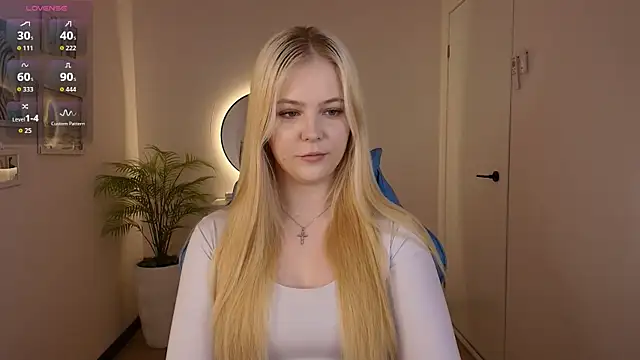 Snapshot of Elle_Funning chatting on 02.28.26 Elle Funning online show from 02.28.26