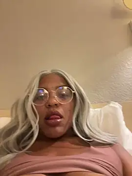 Snapshot of princessandthefootjob chatting on 04.27.26 princessandthefootjob online show from 04.27.26