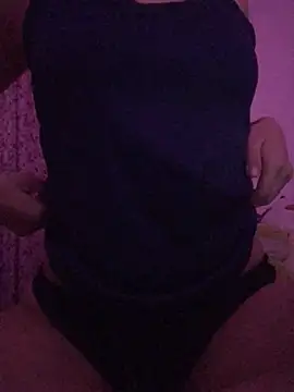 Snapshot of eemilyy22 chatting on 02.25.26 eemilyy22 online show from 02.25.26