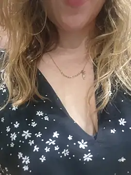 Snapshot of milffa chatting on 07.16.26 milffa online show from 07.16.26