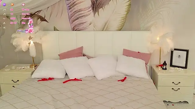 Lunaa Babygirl online show from 04.04.26