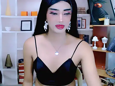 Queeny Cassandra online show from 05.15.26