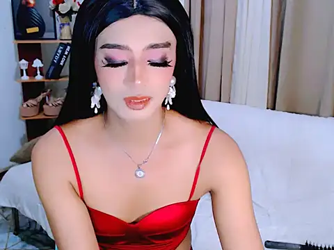 Queeny Cassandra online show from 05.24.26