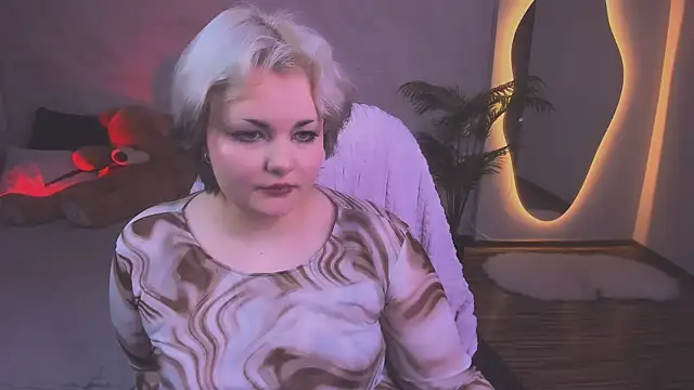 HwasaMoore online show from 03.04.26