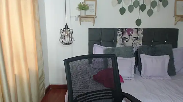 Emma hassani online show from 04.11.26