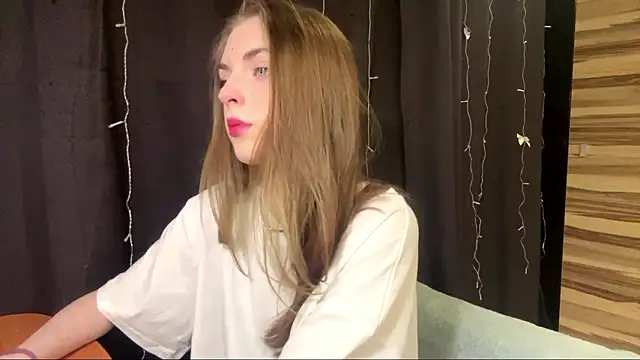 Snapshot of PollyDream chatting on 02.26.26 PollyDream online show from 02.26.26