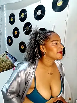 medusafox  online show from 03.15.26