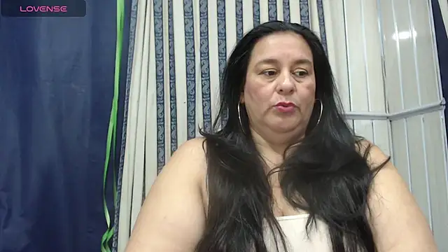 Snapshot of Sharlot_curvy chatting on 06.15.26 Sharlot curvy online show from 06.15.26