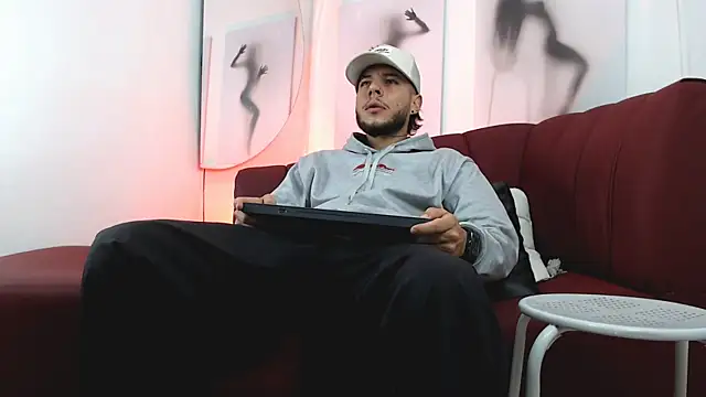 Snapshot of luxesmith chatting on 02.27.26 luxesmith online show from 02.27.26