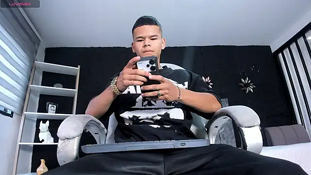 DylanRoyce  online show from 04.08.26