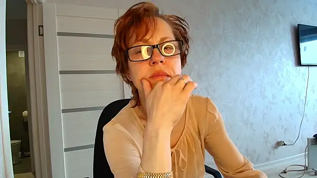 Snapshot of LioraWeiss chatting on 05.01.26 LioraWeiss online show from 05.01.26