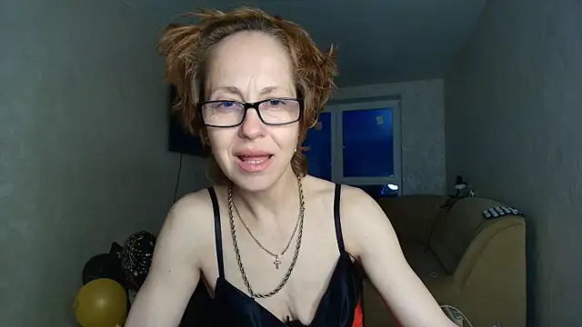 Snapshot of LioraWeiss chatting on 05.15.26 LioraWeiss online show from 05.15.26