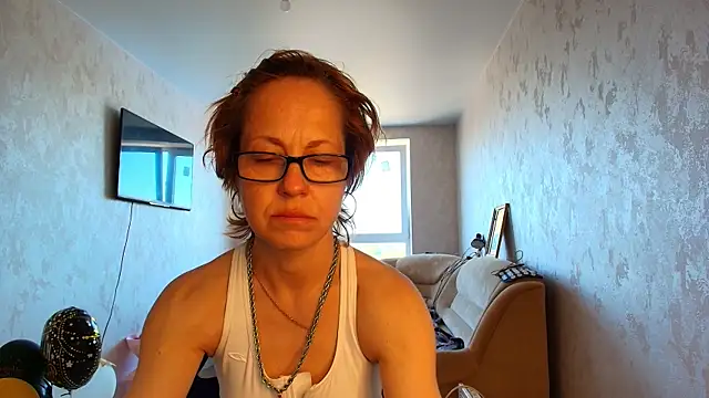 Snapshot of LioraWeiss chatting on 05.18.26 LioraWeiss online show from 05.18.26