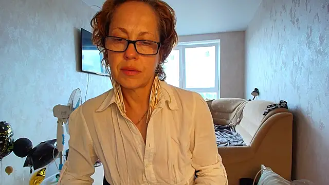 Snapshot of LioraWeiss chatting on 05.27.26 LioraWeiss online show from 05.27.26