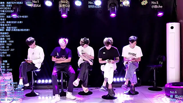 Snapshot of AOA-boy chatting on 05.07.26 AOA-boy online show from 05.07.26