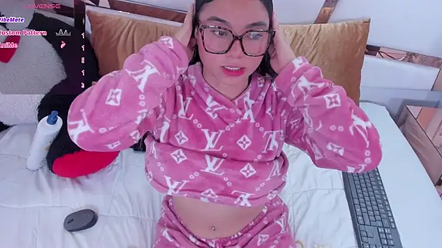 shelseanova online show from 04.14.26