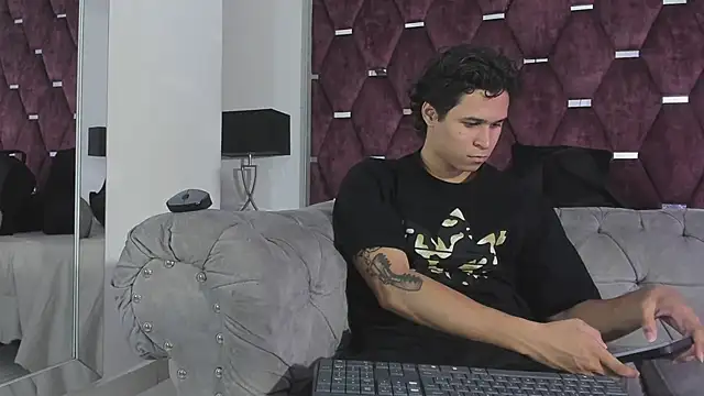 Snapshot of TonyBenedetti chatting on 07.21.26 TonyBenedetti online show from 07.21.26