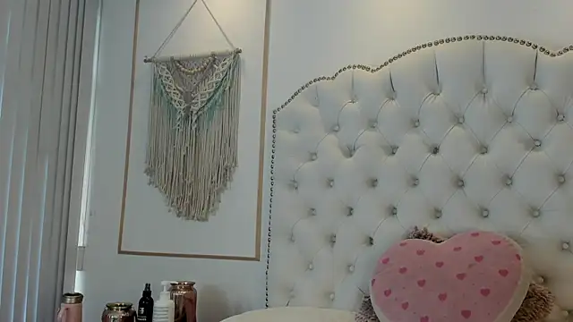 Sara funy online show from 06.04.26