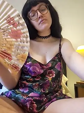 Mommynatrix online show from 04.18.26