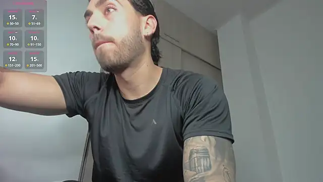 Snapshot of Axel__Blaze chatting on 05.19.26 Axel Blaze online show from 05.19.26