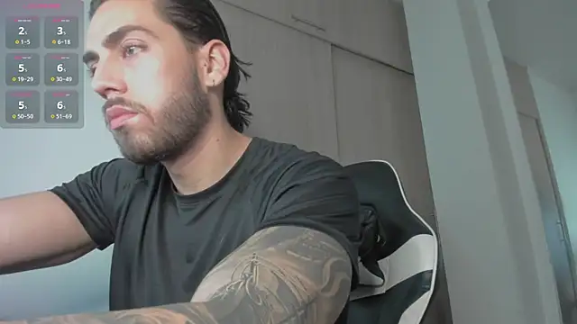 Snapshot of Axel__Blaze chatting on 06.11.26 Axel Blaze online show from 06.11.26